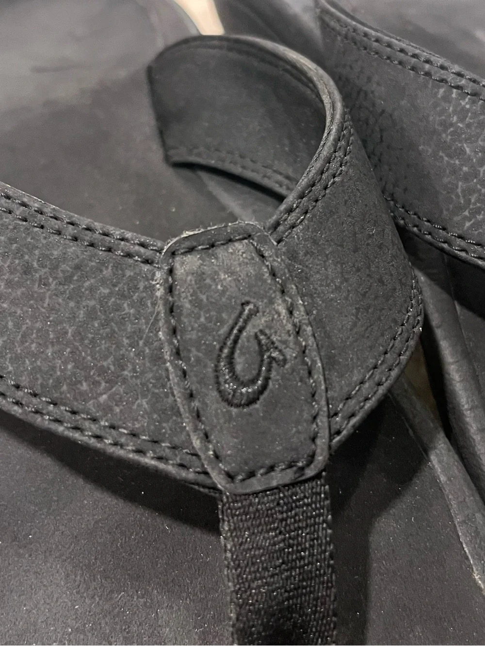 OLUKAI Ohana Men's Beach Sandals Black Size 13 EUC Flip Flops WOW
